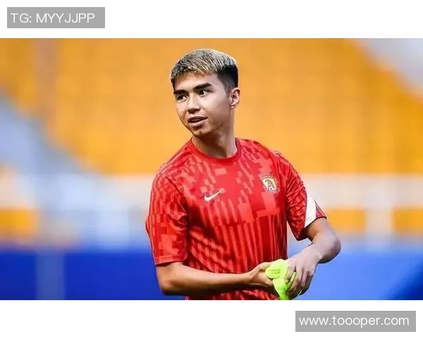 洲际杯回顾：上海足球队展现卓越团队协作与拼搏精神