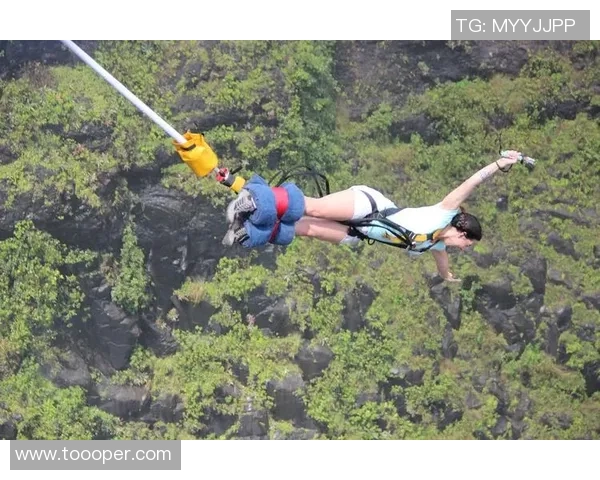 极限运动会点评：武汉攀岩队的力量表现